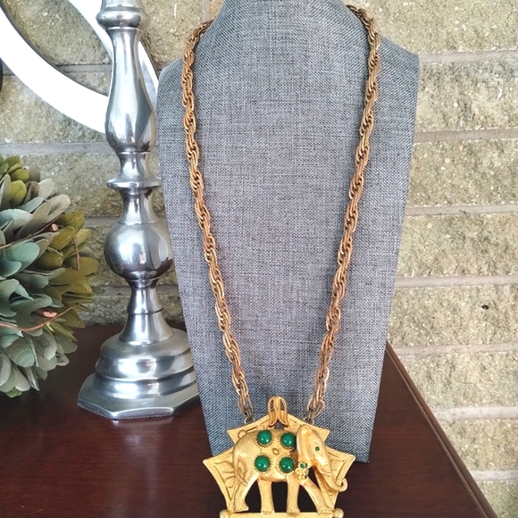 Vintage Art Deco Style Elephant Cabochon Jeweled Necklace - Picture 5 of 13